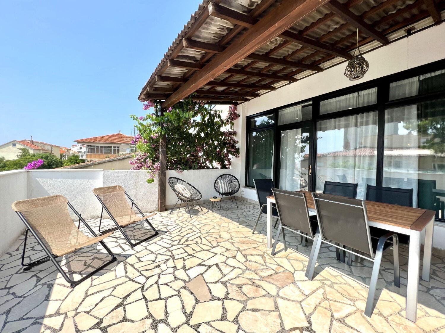 Apartment Denis - Great Location & Large Terrace Makarska Ngoại thất bức ảnh